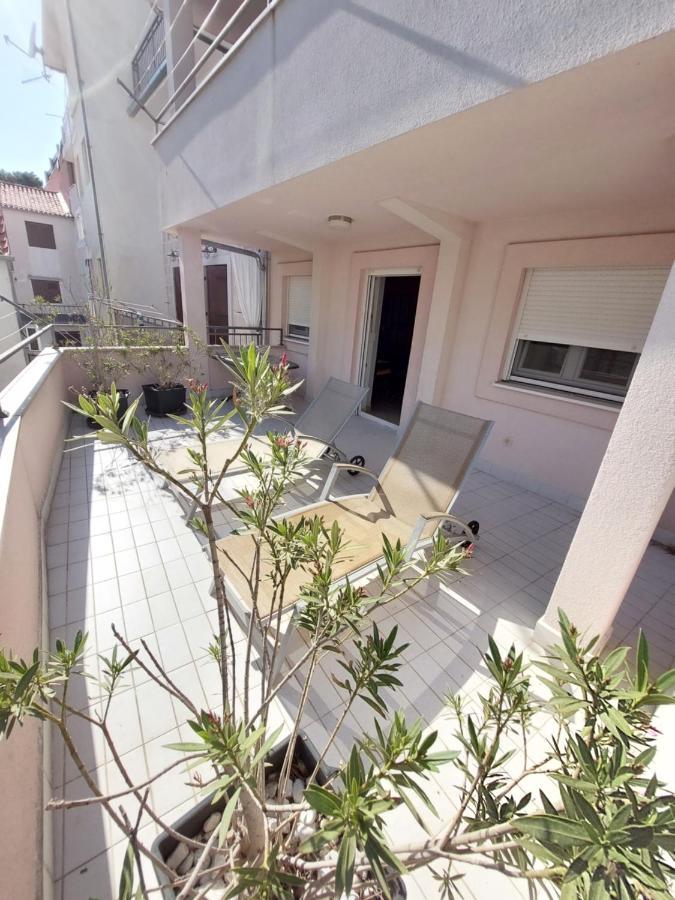 Holiday Baška Voda Екстериор снимка