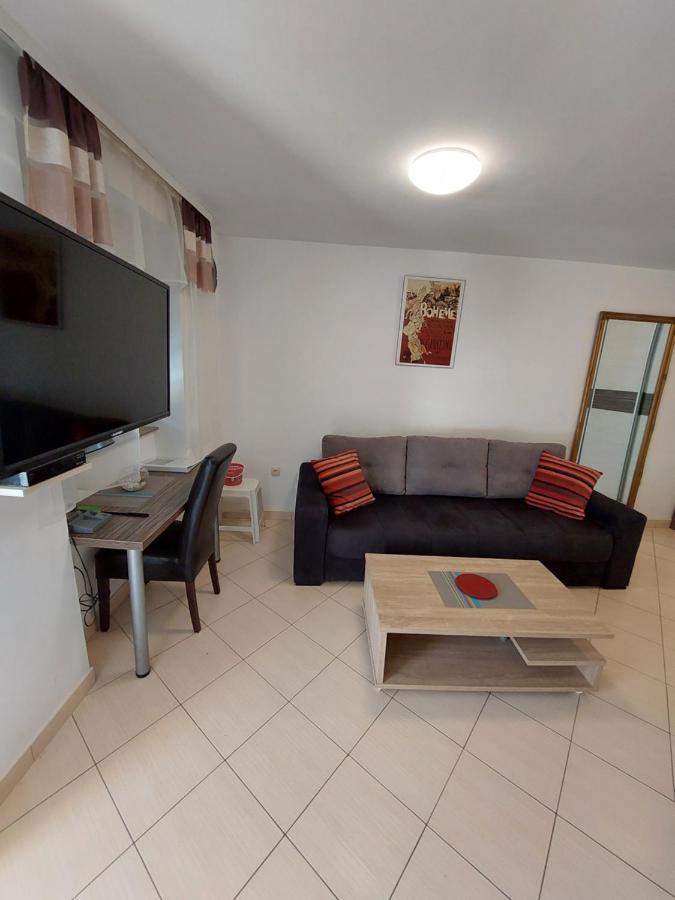 Holiday Baška Voda Екстериор снимка