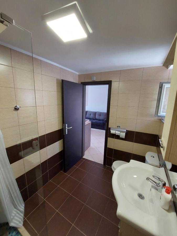 Holiday Baška Voda Екстериор снимка