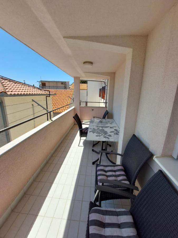 Holiday Baška Voda Екстериор снимка