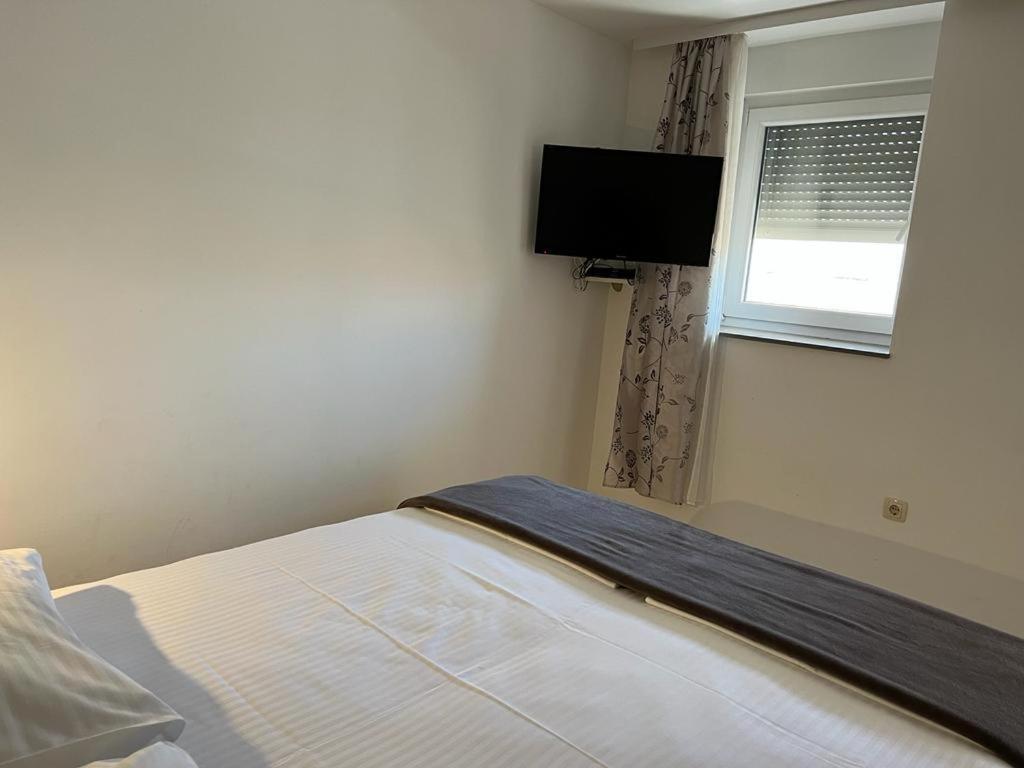 Holiday Baška Voda Екстериор снимка