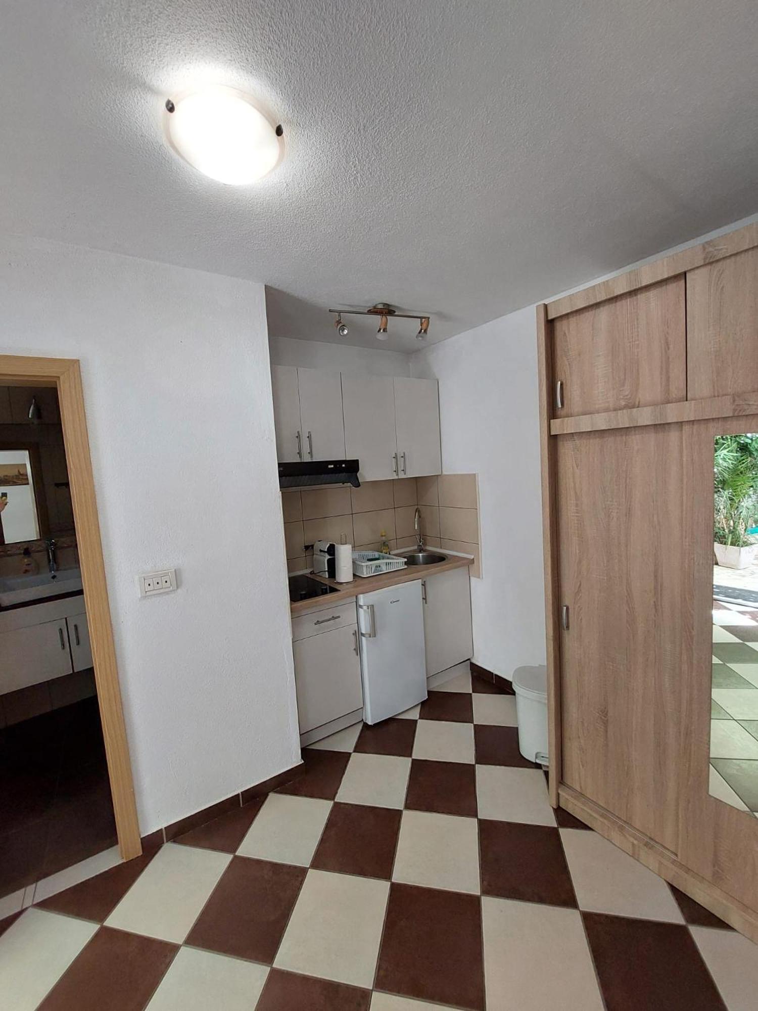 Holiday Baška Voda Екстериор снимка