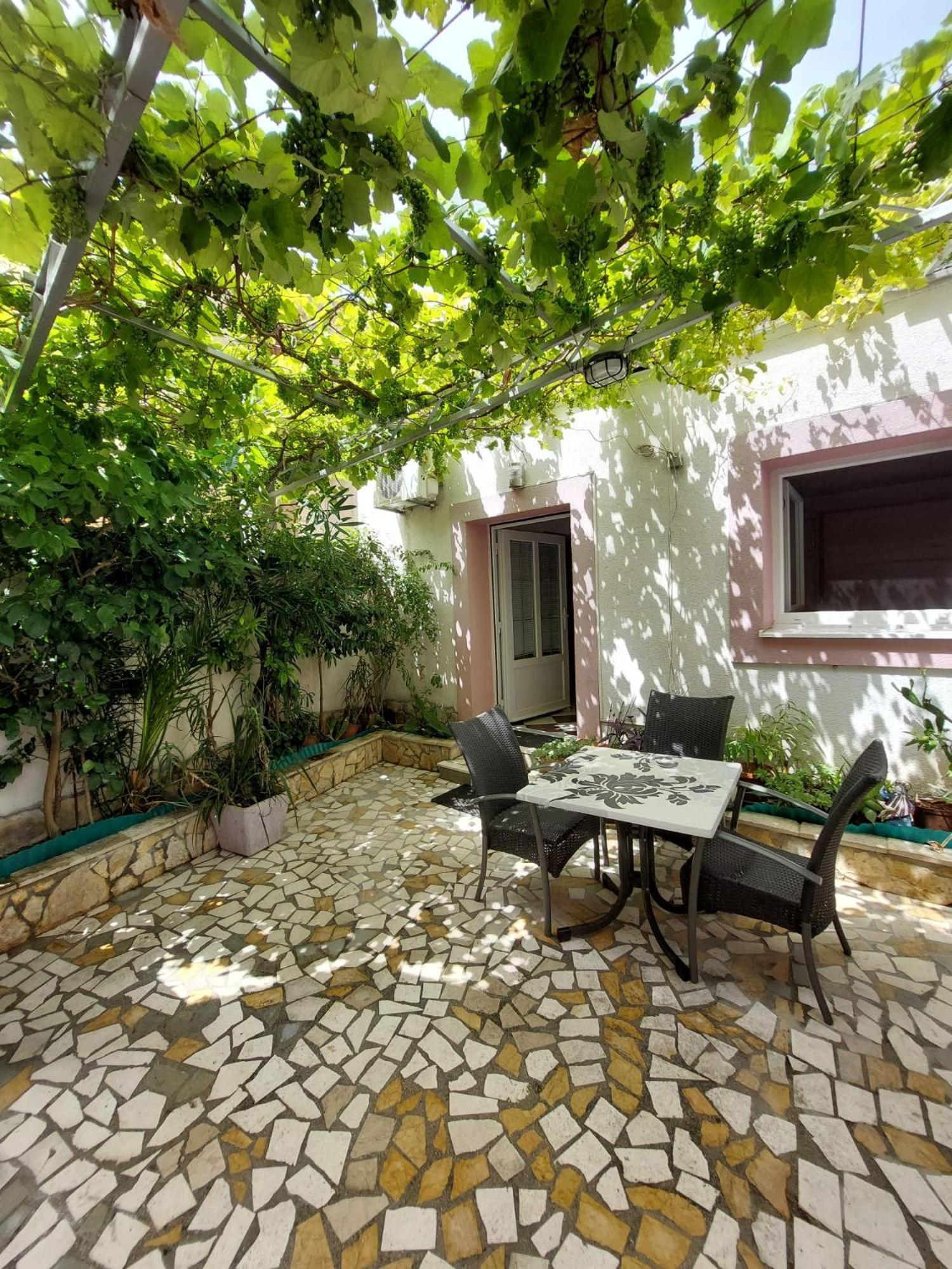 Holiday Baška Voda Екстериор снимка